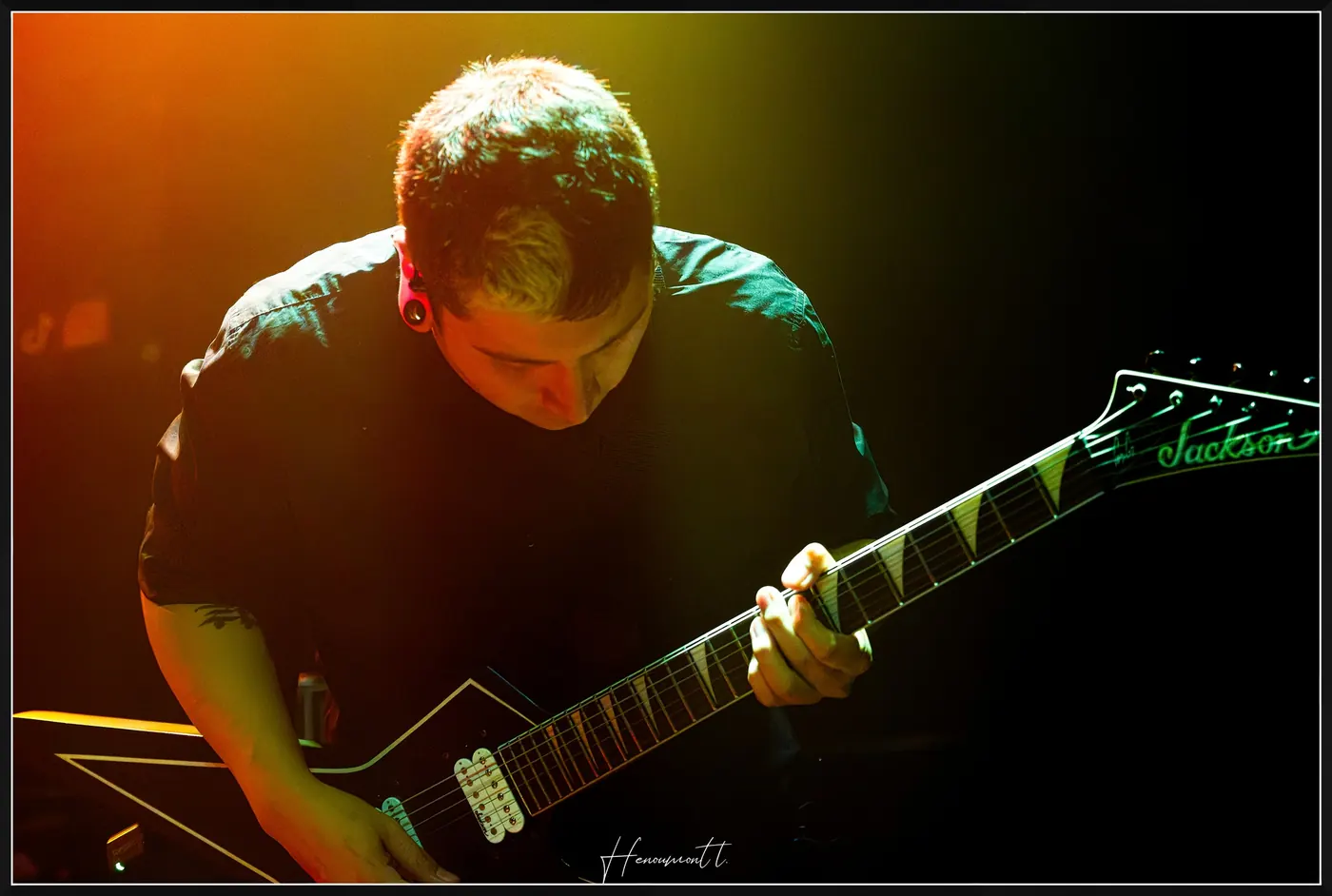 Rhythm guitar on stage